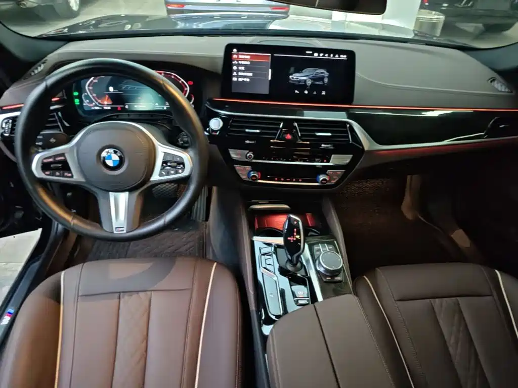 BMW 5 Series 2021 — фото 10