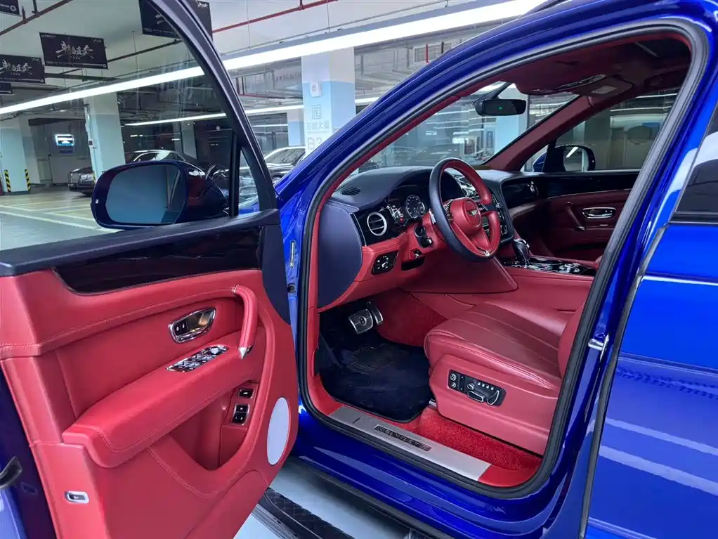 Bentley Bentayga 2019 — фото 10