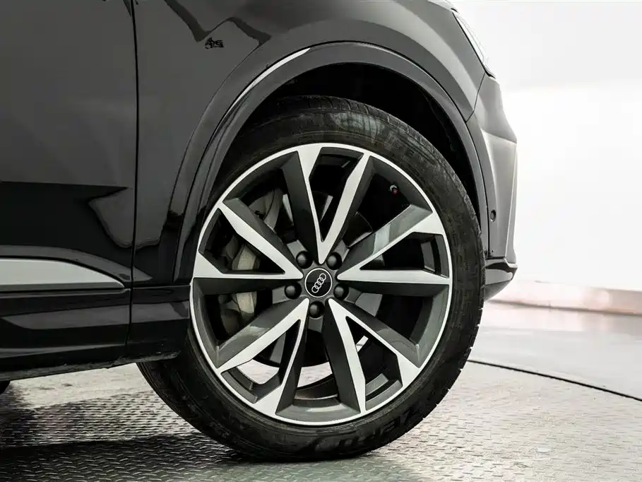 Audi Q7 2021 — фото 21