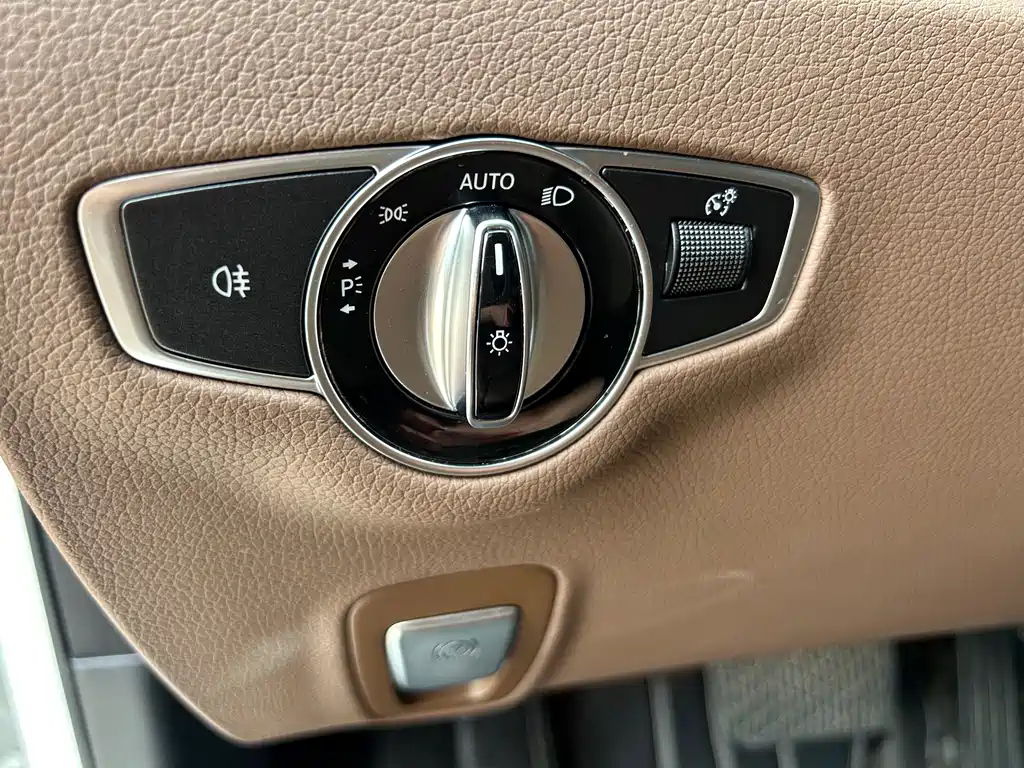 Mercedes-Benz E-Class 2018 — фото 31