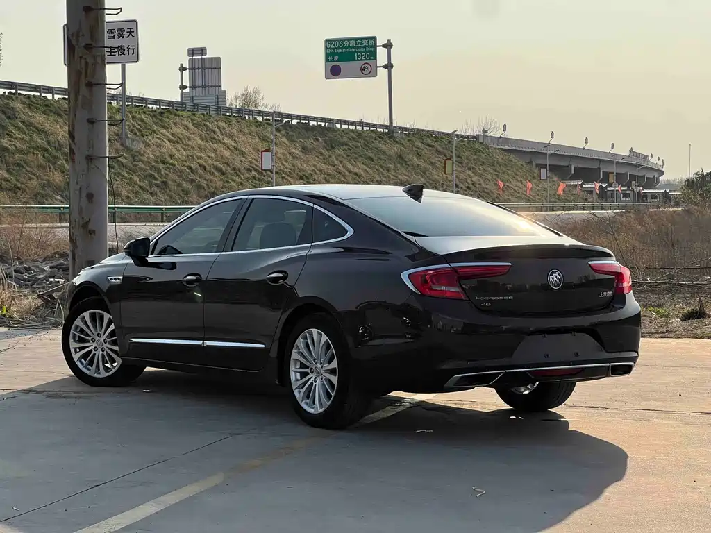 Buick LaCrosse 2017 — фото 3