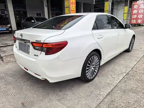 Toyota Reiz 2013