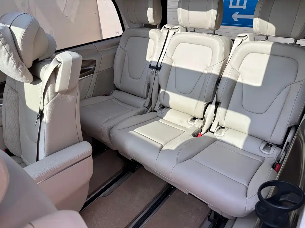 Mercedes-Benz V-Class 2021 — фото 14