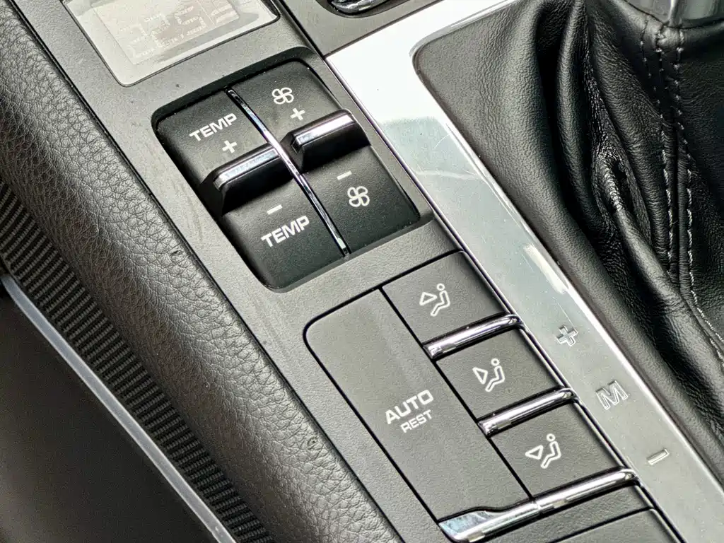 Porsche Macan 2019 — фото 31