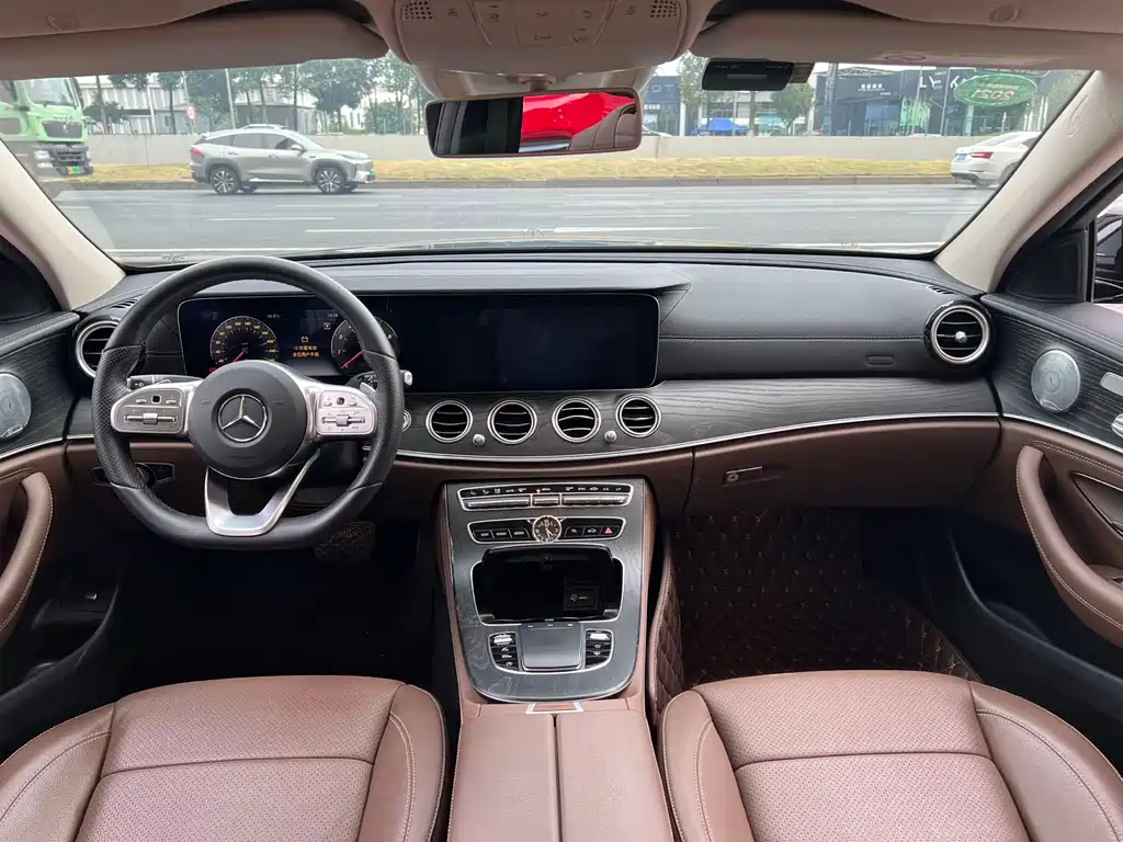 Mercedes-Benz E-Class 2020 — фото 13