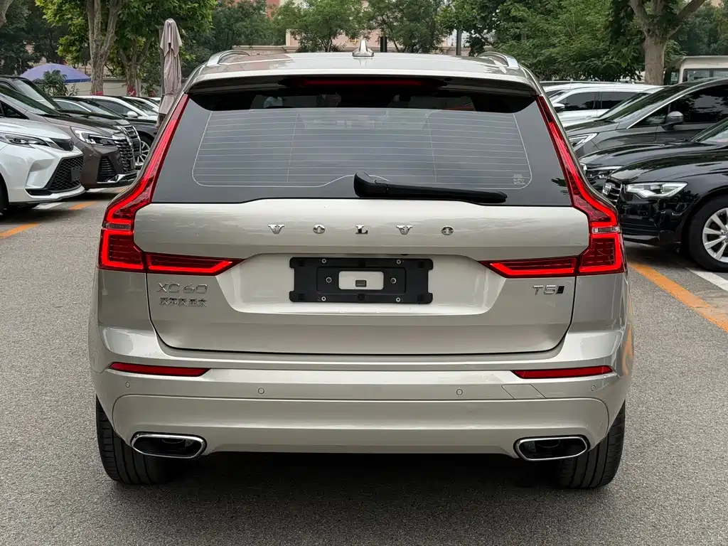 Volvo XC60 2018 — фото 11