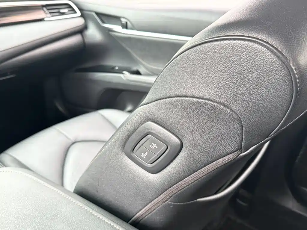 Toyota Camry 2019 — фото 18