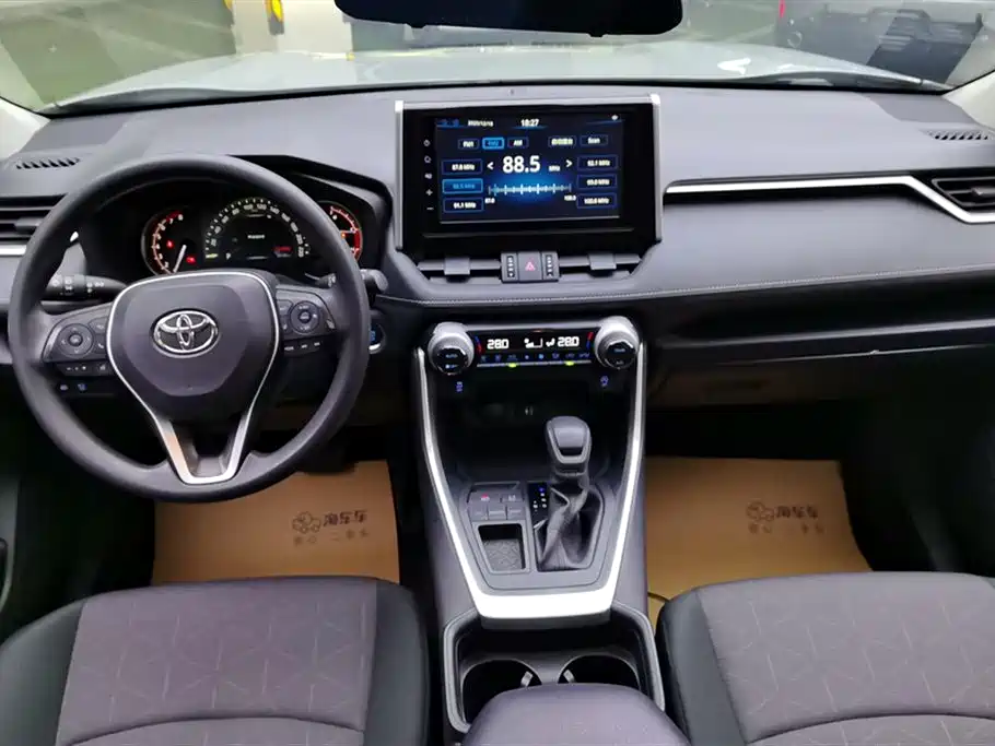 Toyota RAV4 2020 — фото 12