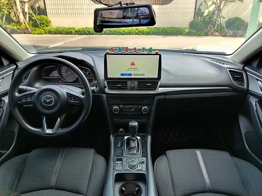 Mazda 3 Axela 2018 — фото 9
