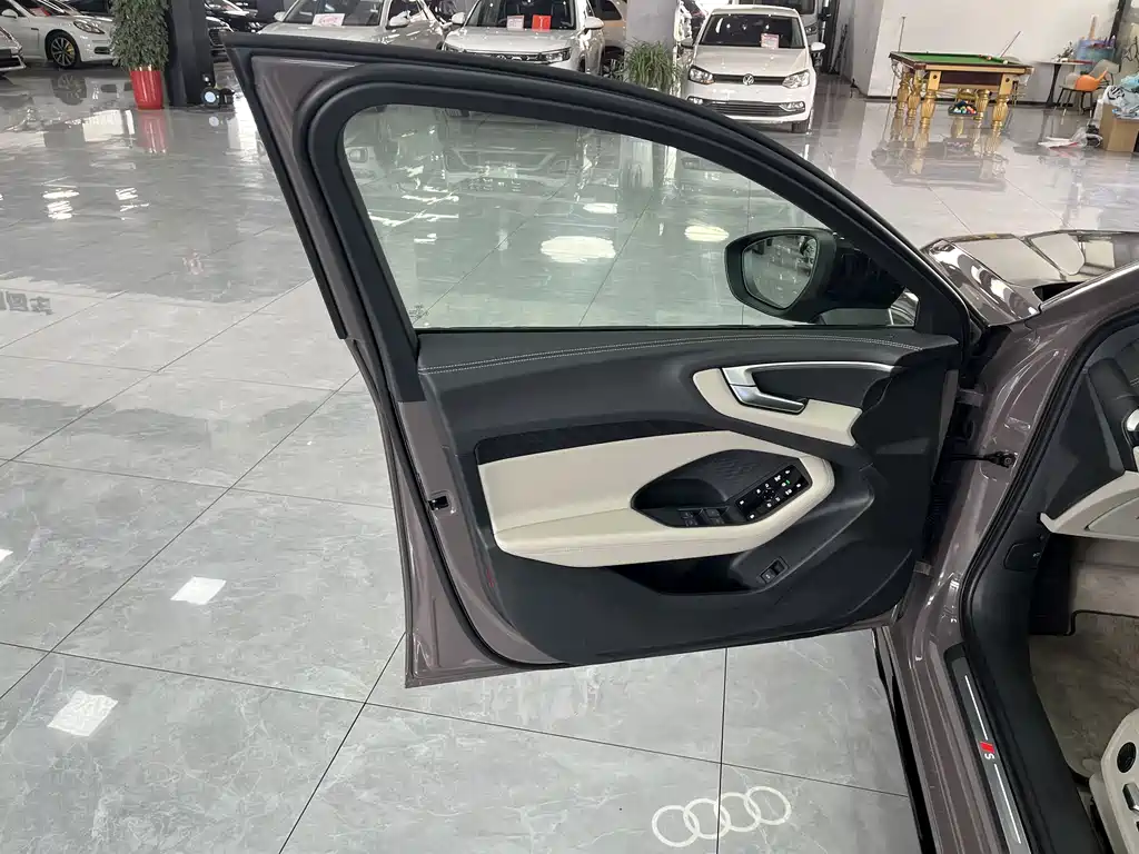 Audi A5L 2025 — фото 17