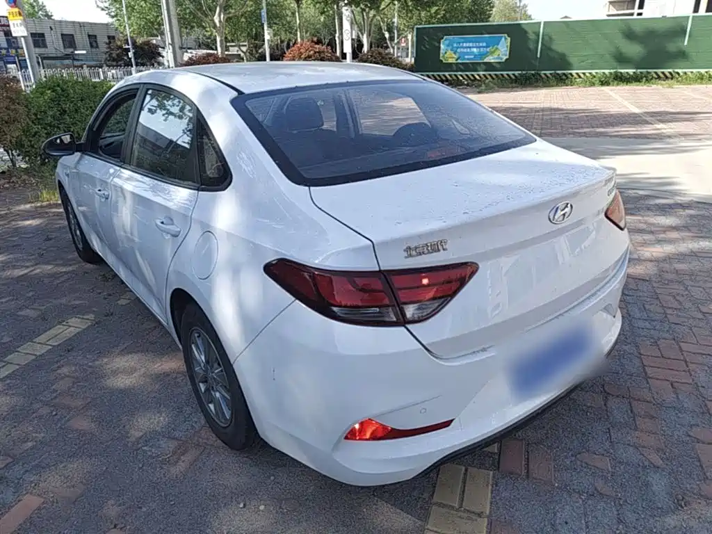 Hyundai Elantra 2018 — фото 5