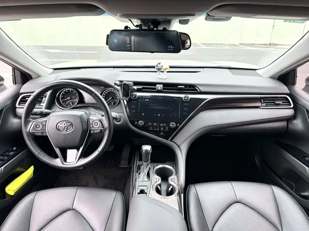 Toyota Camry 2019 — фото 20