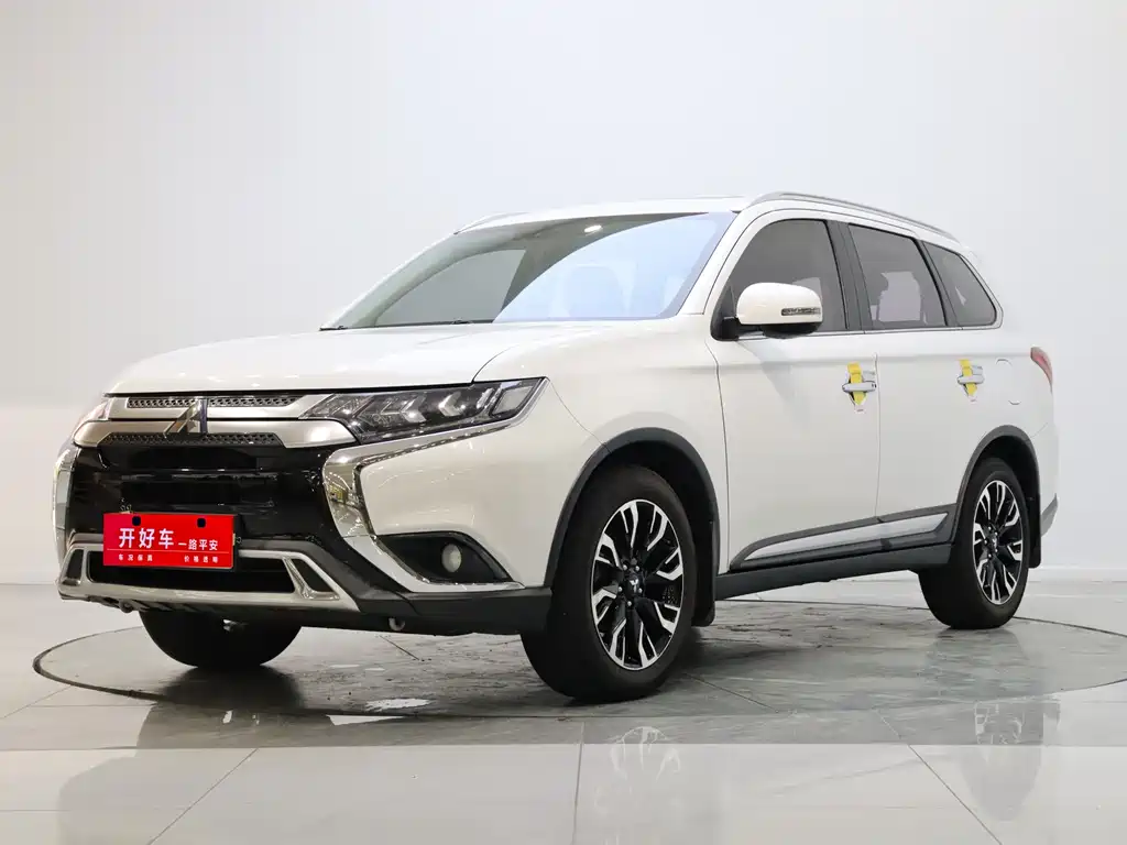 Mitsubishi Outlander 2019 — фото 2