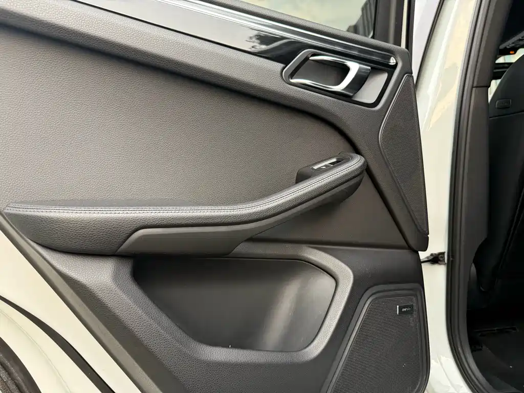 Porsche Macan 2015 — фото 14