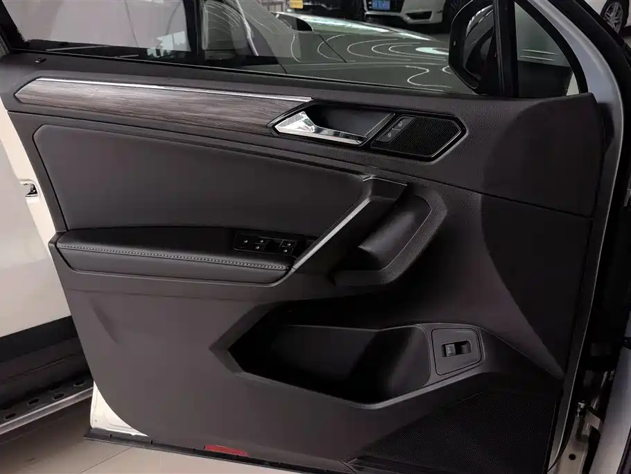 Volkswagen Tiguan L 2018 — фото 7