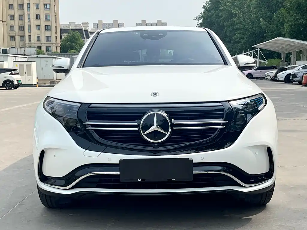 Mercedes-Benz EQC 2023 — фото 2
