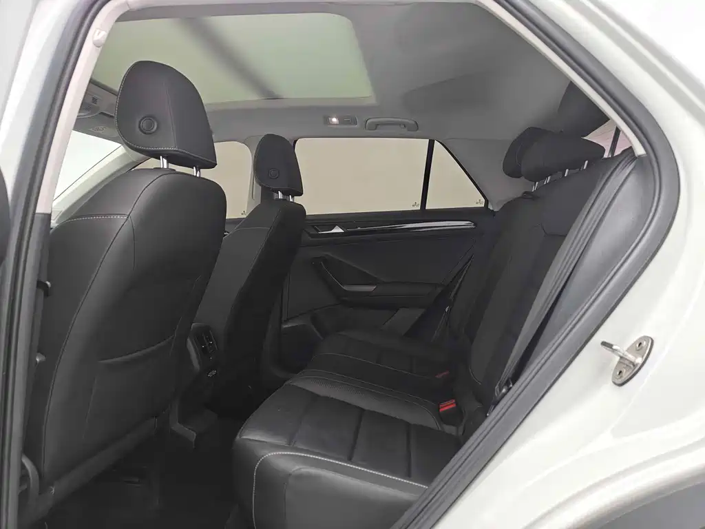 Volkswagen T-Roc 2022 — фото 11