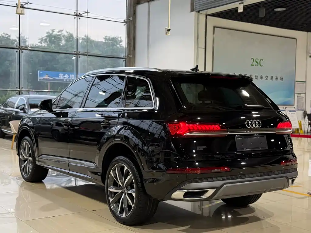 Audi Q7 2024 — фото 25
