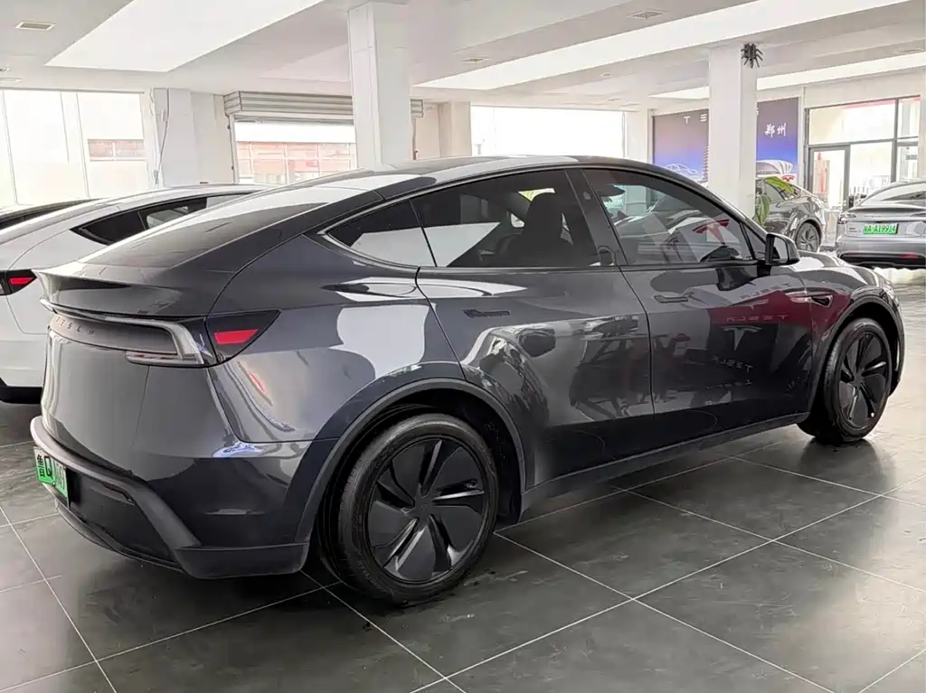 Tesla Model Y 2025 — фото 4