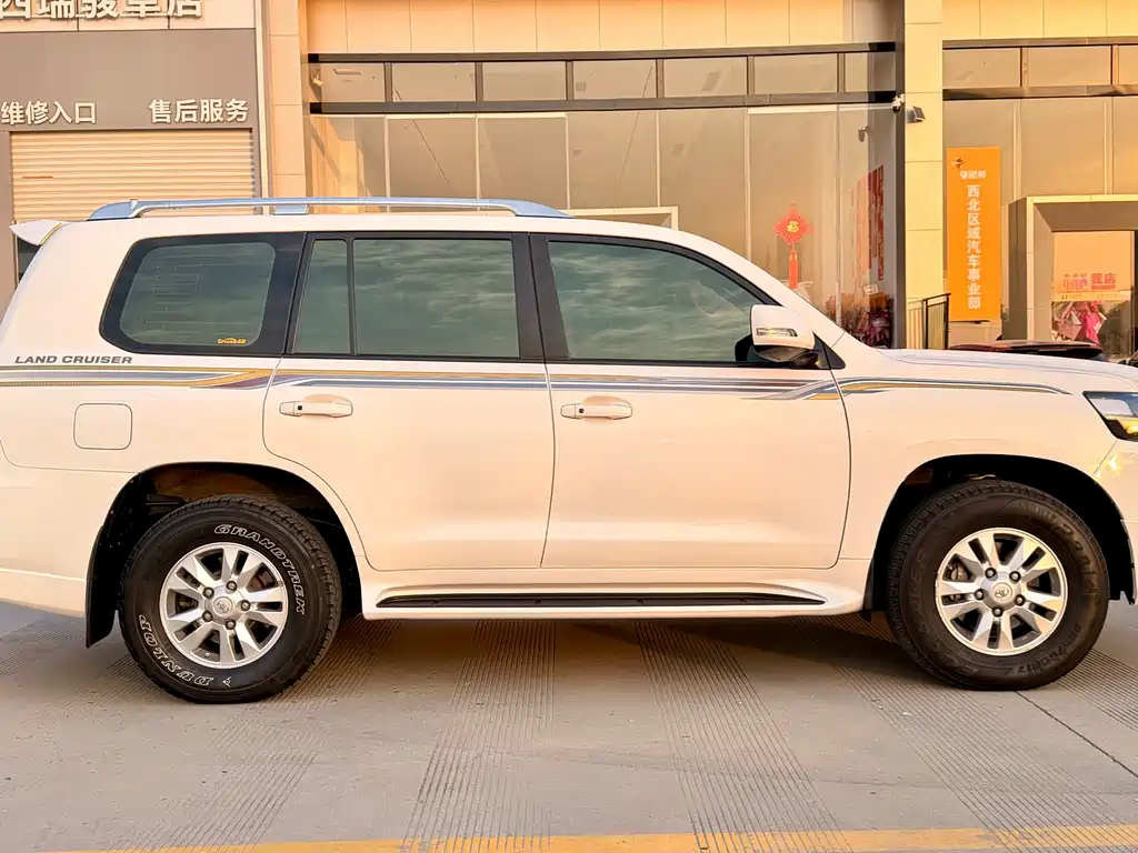 Toyota Land Cruiser 2014 — фото 12