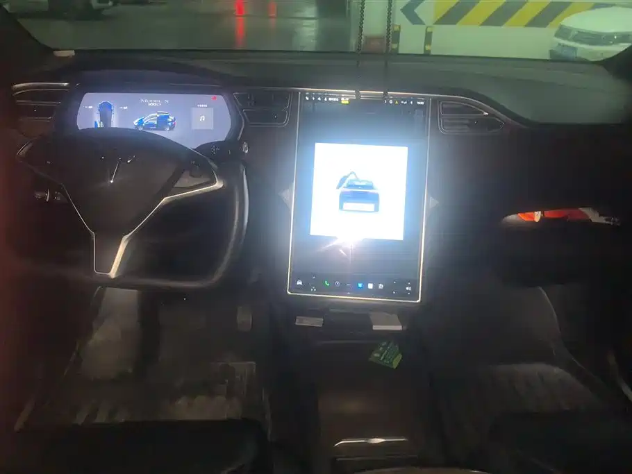 Tesla Model X 2019 — фото 12