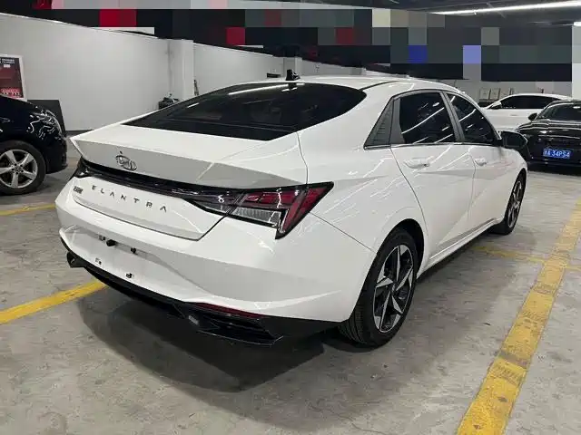 Hyundai Elantra 2023 — фото 4