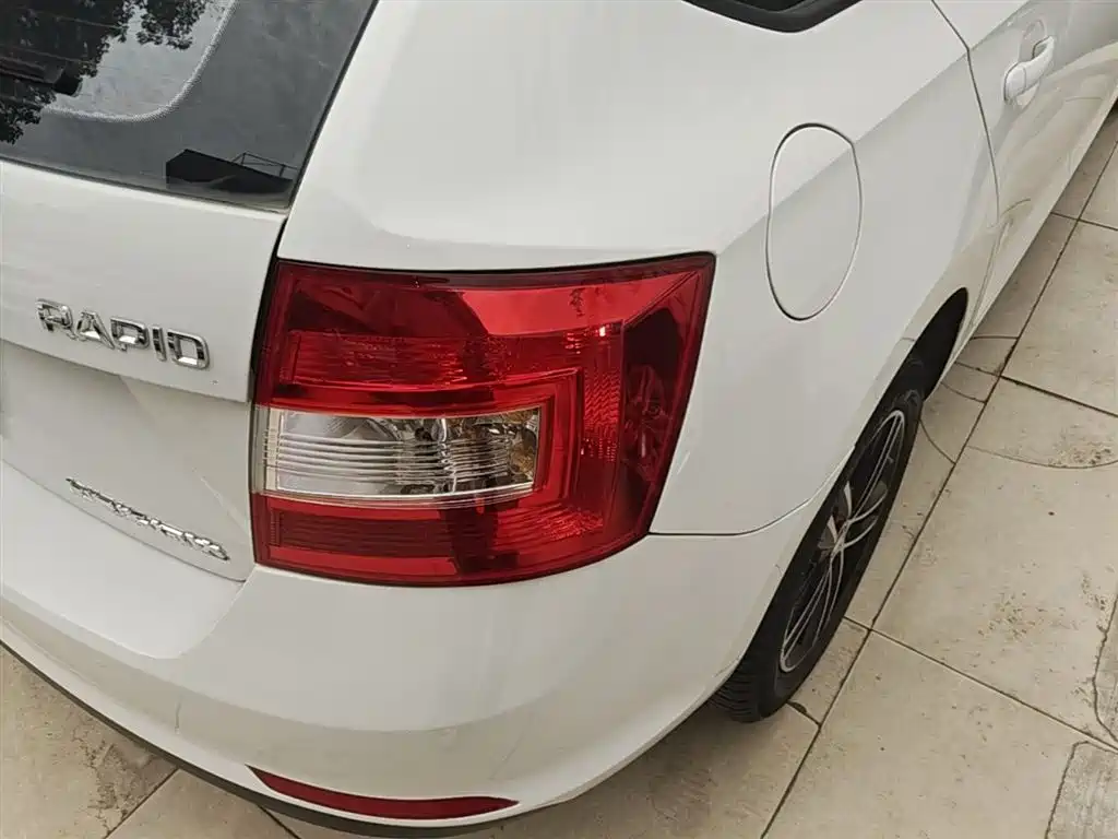Skoda Rapid Spaceback 2016 — фото 8