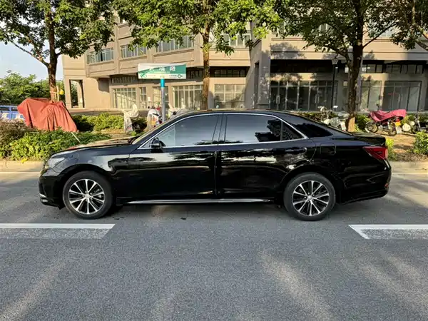 Toyota Crown 2018