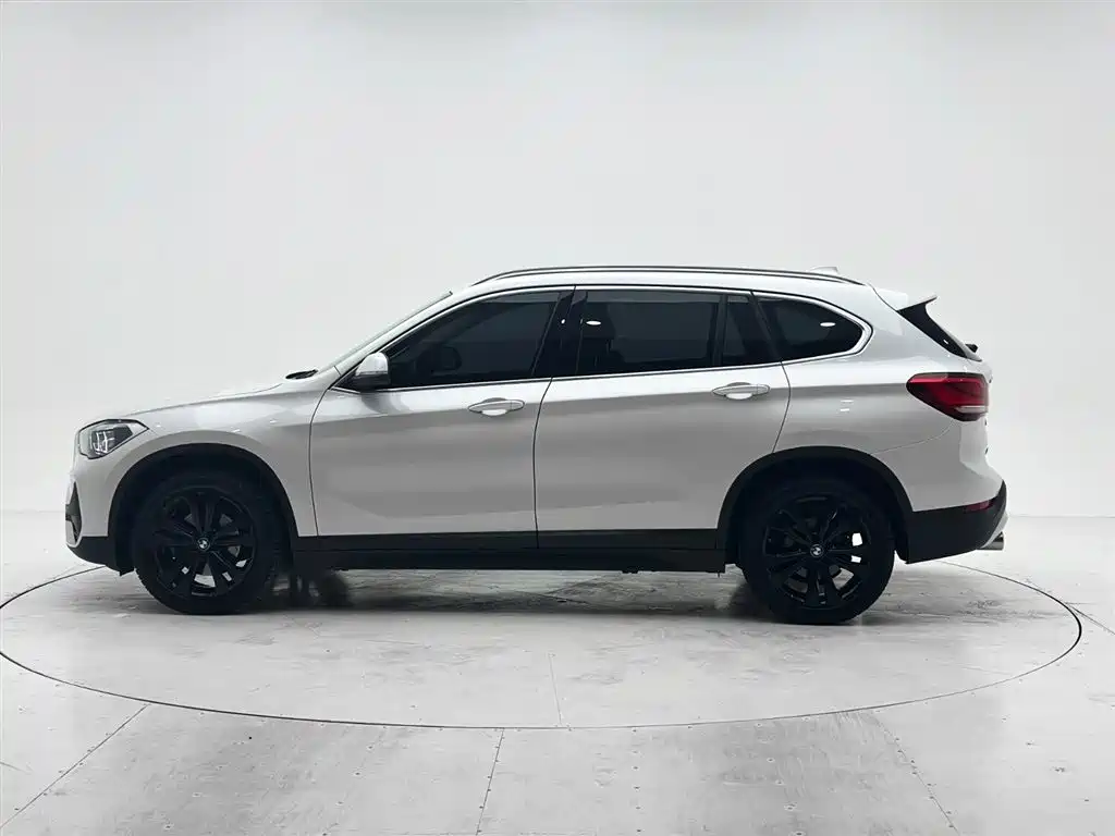BMW X1 2021 — фото 7