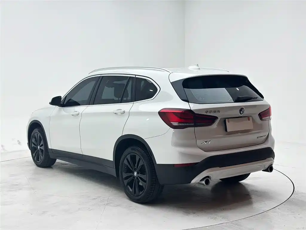 BMW X1 2021 — фото 4