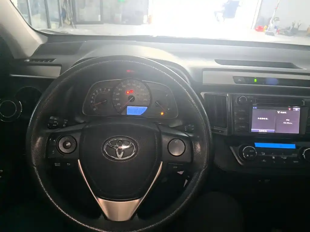 Toyota RAV4 2014 — фото 10