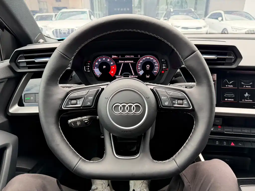 Audi A3 2023 — фото 11