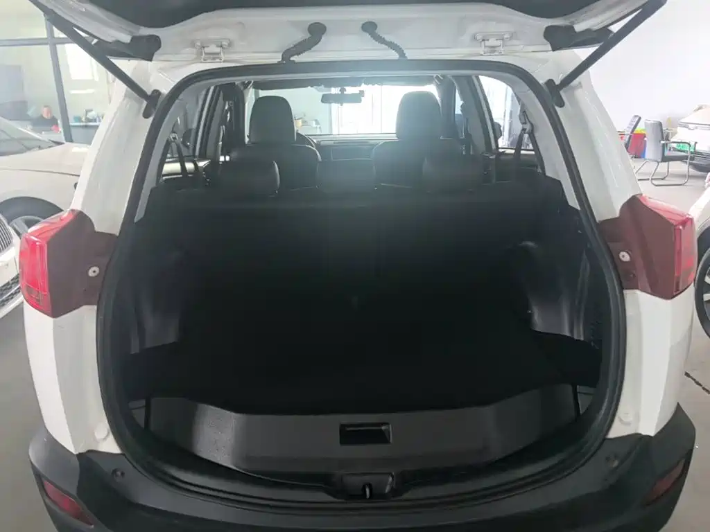 Toyota RAV4 2014 — фото 19