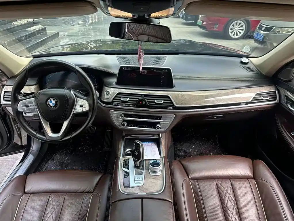 BMW 7 Series 2020 — фото 7