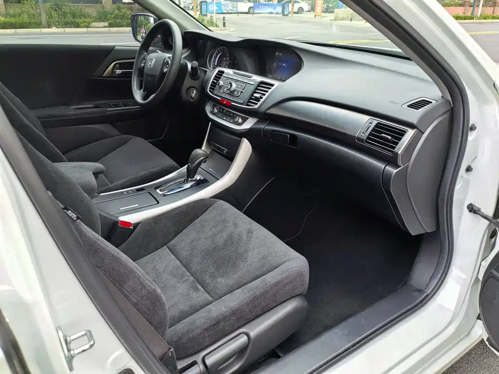 Honda Accord 2016 — фото 11