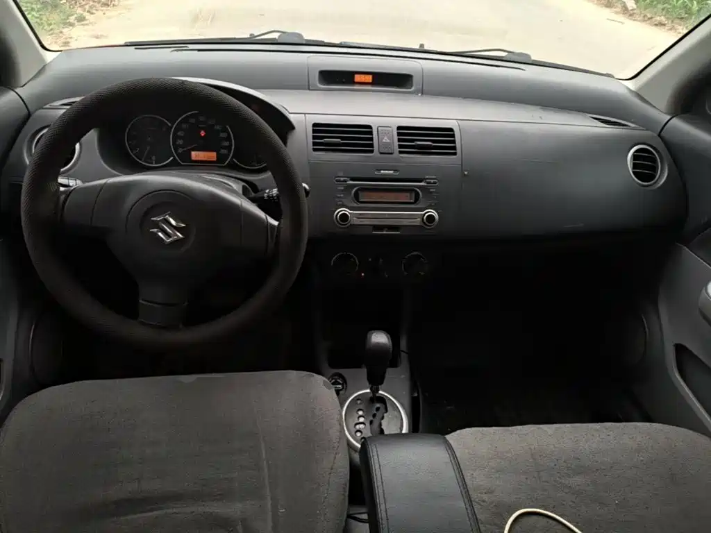 Suzuki Swift 2015 — фото 10
