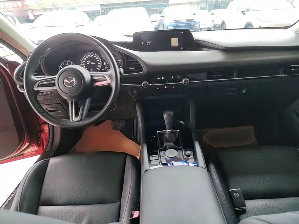 Mazda 3 Axela 2019 — фото 10