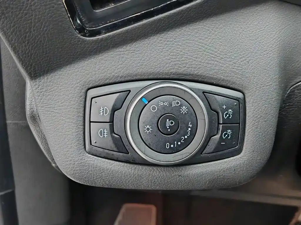 Ford Kuga 2015 — фото 21