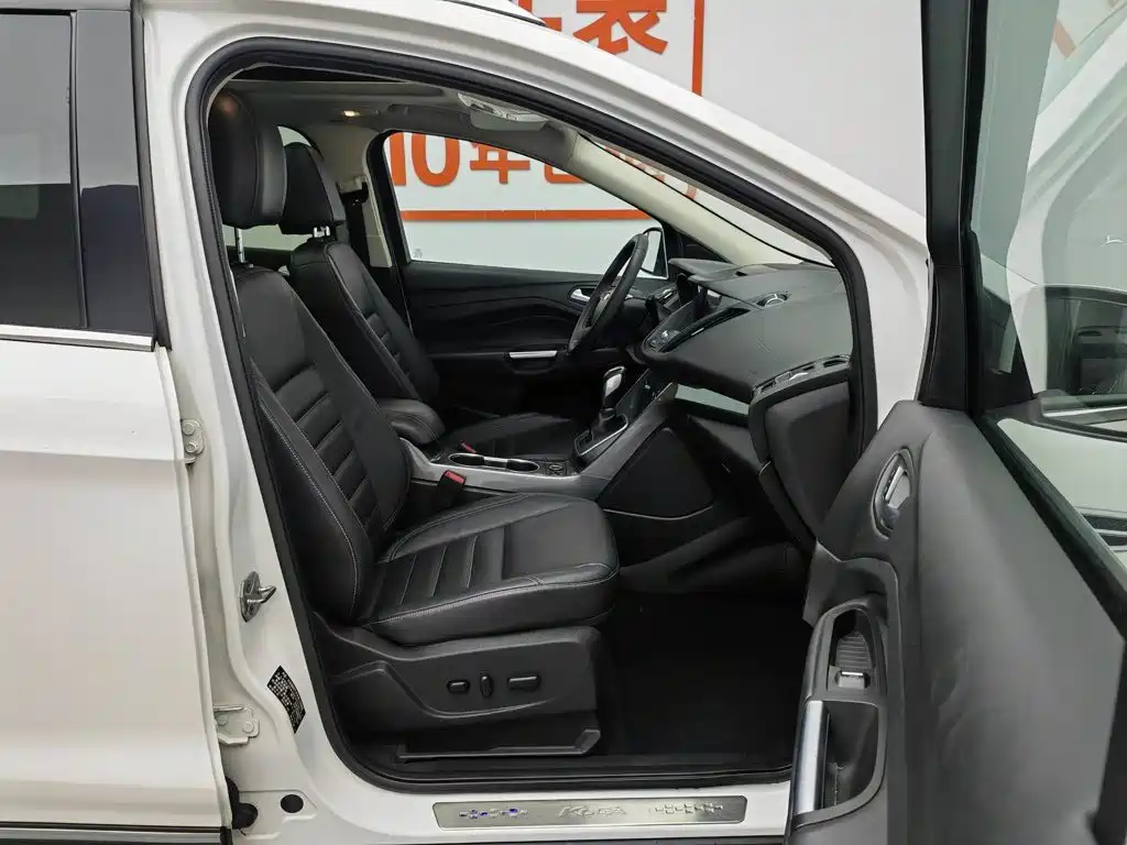 Ford Kuga 2015 — фото 23
