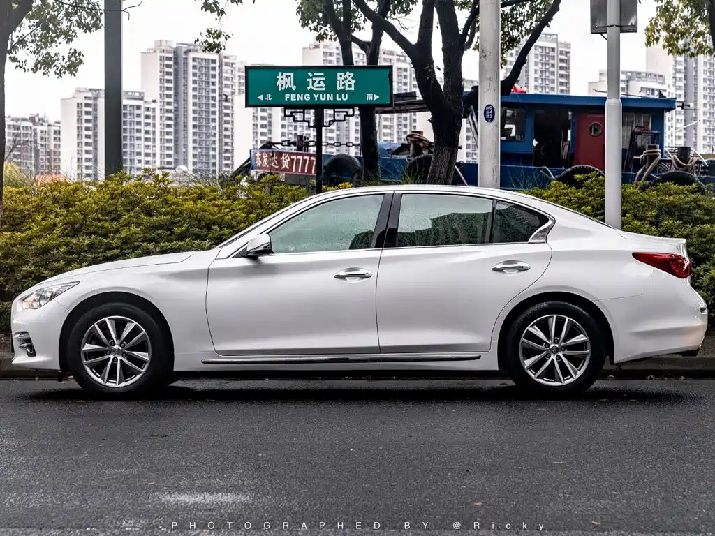 Infiniti Q50L 2015 — фото 3