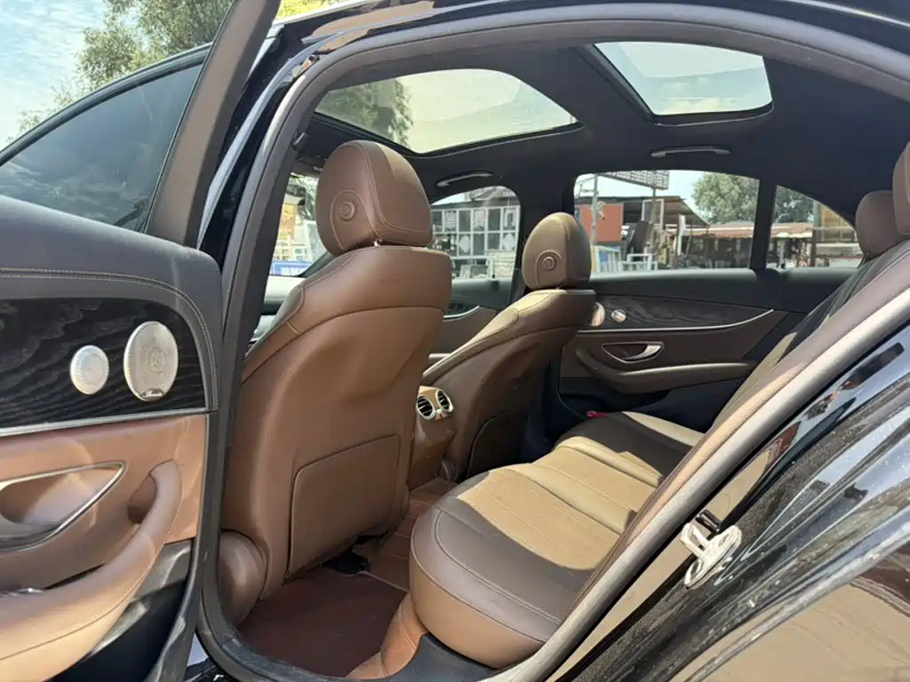 Mercedes-Benz E-Class 2022 — фото 14