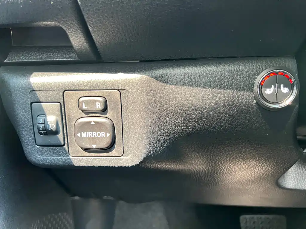 Toyota Yaris L 2022 — фото 14