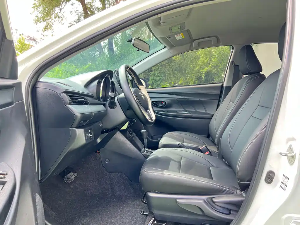 Toyota Yaris L 2022 — фото 15
