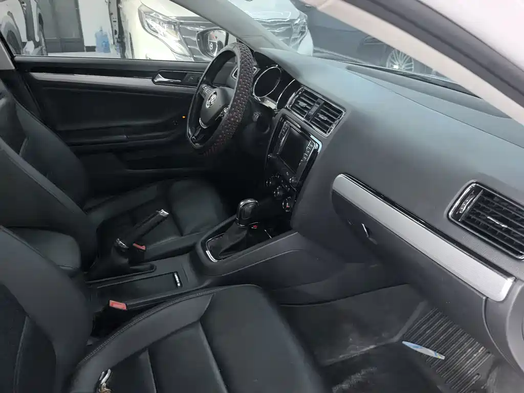 Volkswagen Sagitar 2018
