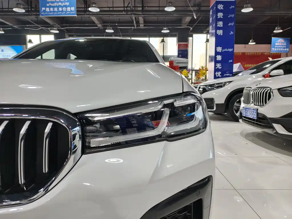 BMW 5 Series 2023 — фото 16