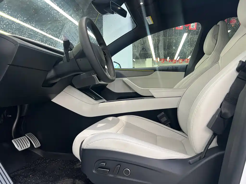 Tesla Model Y L 2025 — фото 8