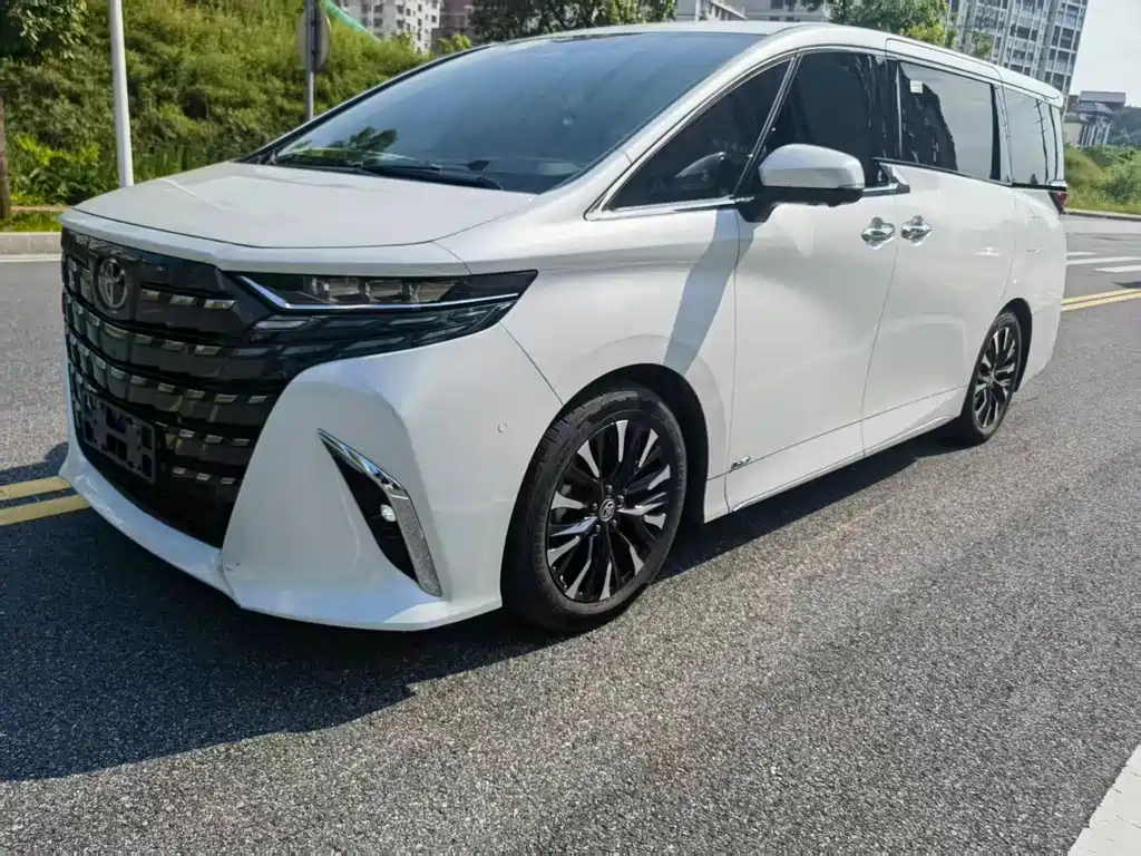 Toyota Alphard 2024 — фото 1