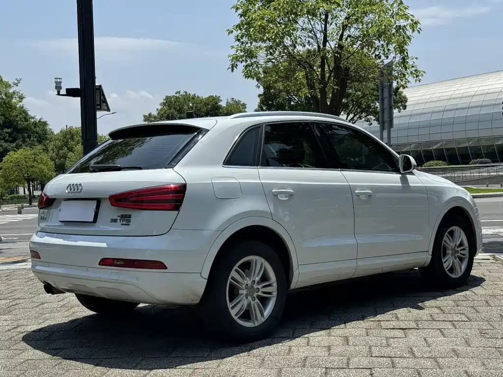 Audi Q3 2015 — фото 9