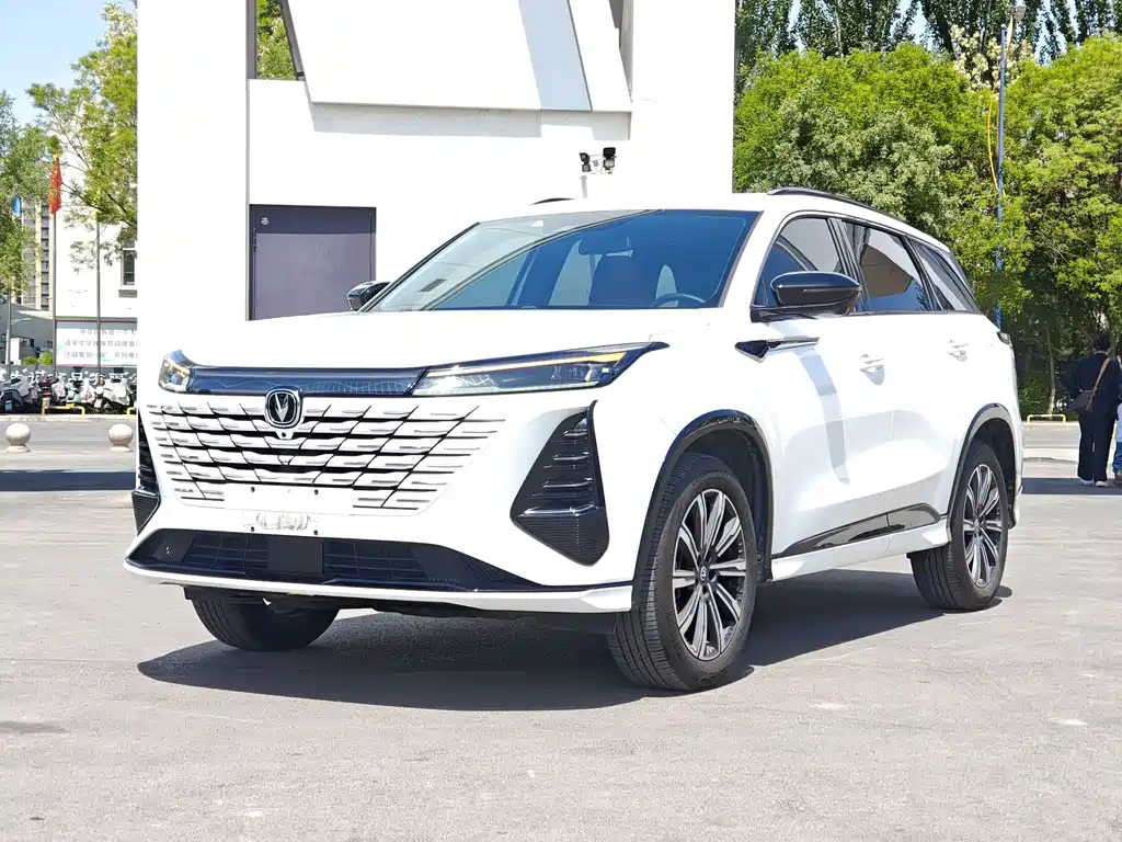 Changan CS75 PLUS 2024 — фото 1