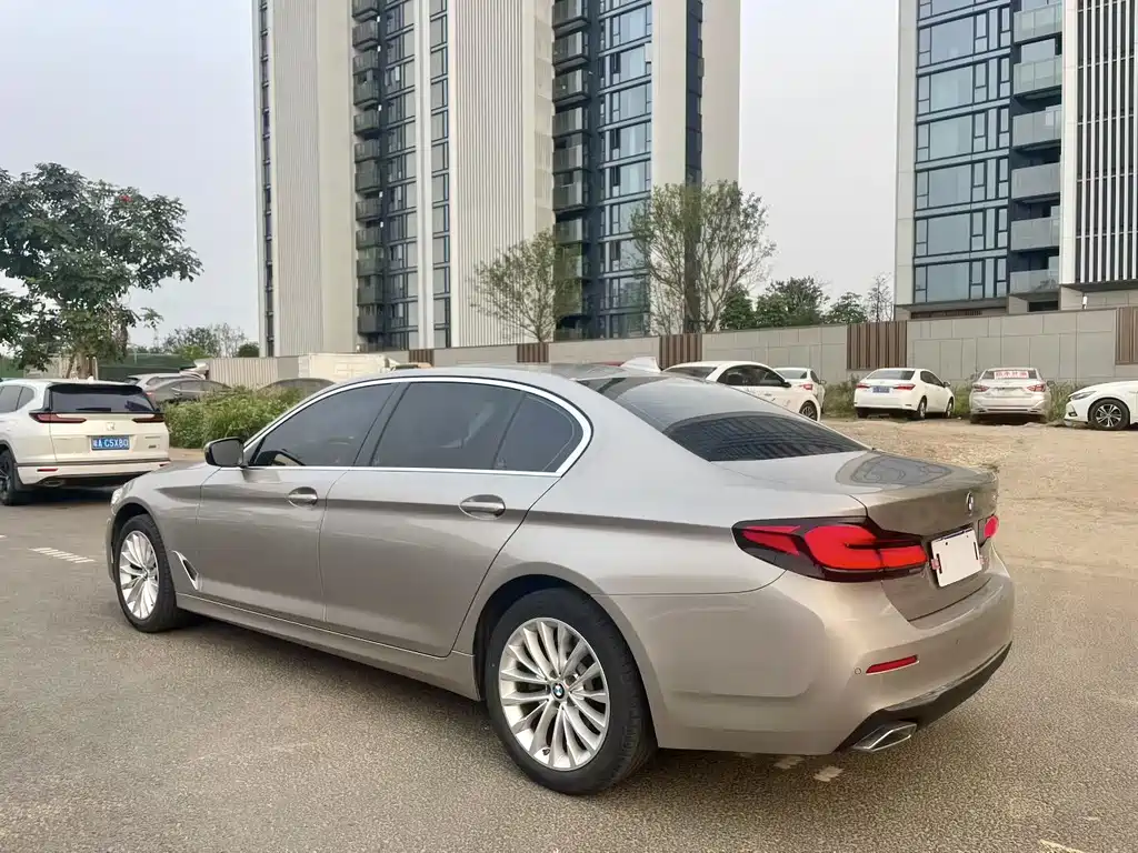 BMW 5 Series 2022 — фото 9
